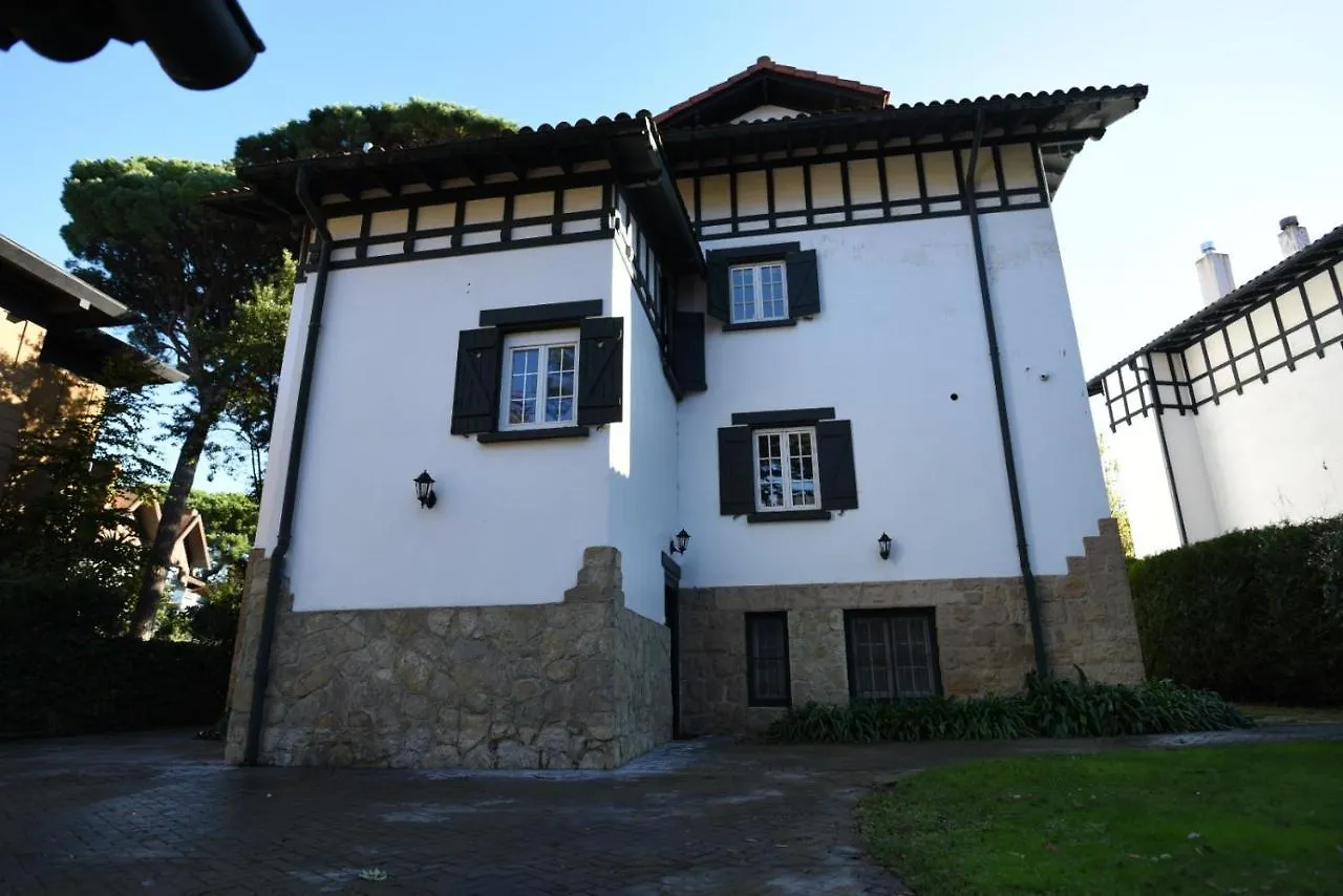 Tradicion Y Elegancia Villa Getxo 0*,  Spain